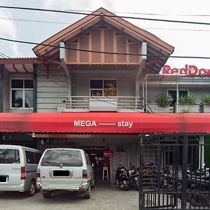RedDoorz Plus near Mall Kelapa Gading